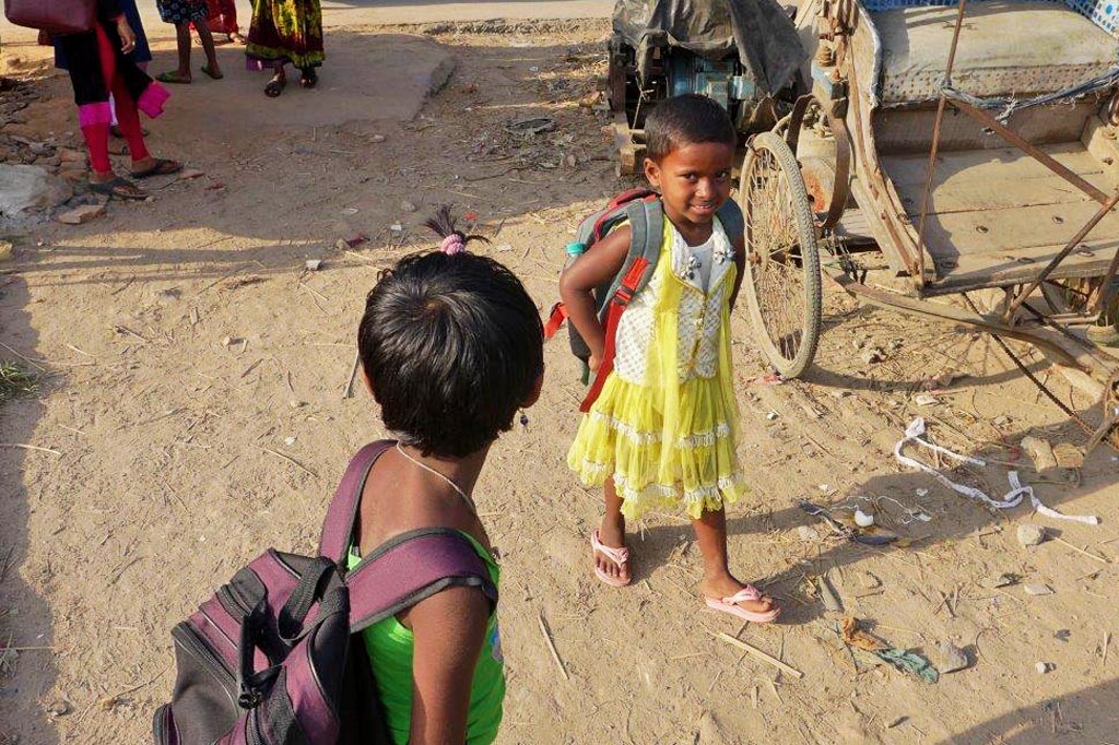 Wenn Wünsche zu Zielen werden: Wer seine Kinder zur Schule schicken will, braucht eine Geburtsurkunde – keine Selbstverständlichkeit in Rosinas Slum.