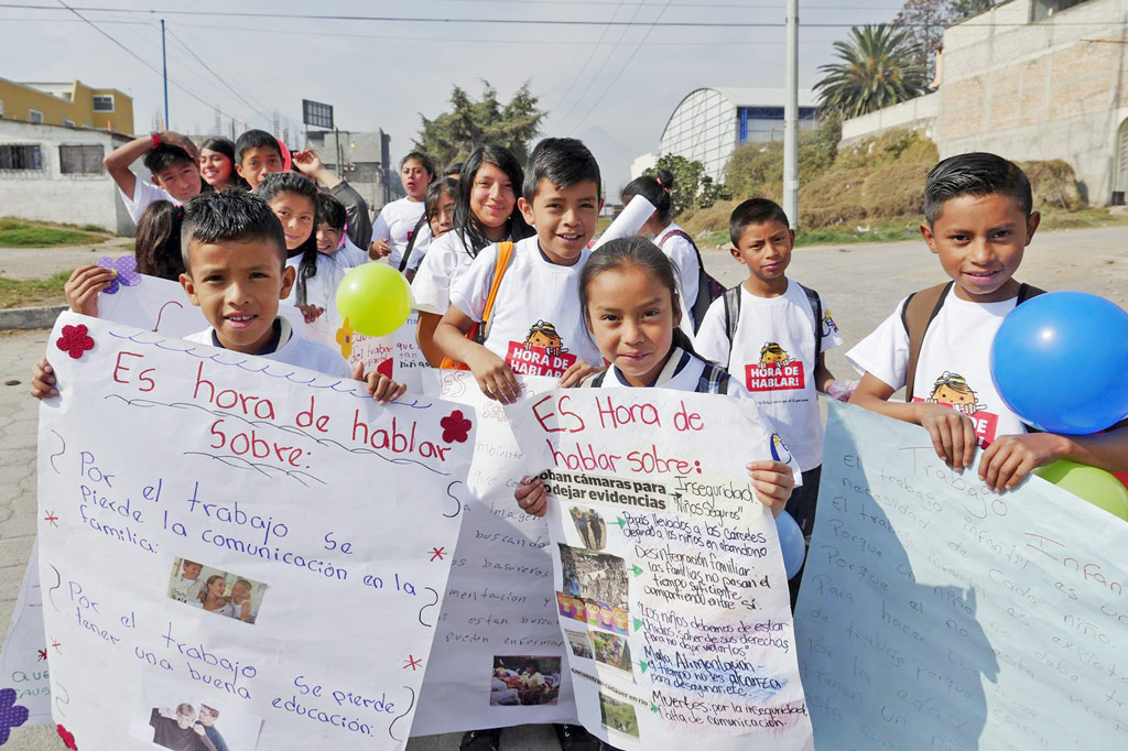 Ausrufezeichen gegen Kinderarbeit: Unter dem Motto „Es ist Zeit zu reden“ gehen derzeit arbeitende Kinder in aller Welt mit ihren Forderungen und Sorgen an die Öffentlichkeit. Diese Kinder haben einen Marsch in Guatemala organisiert.