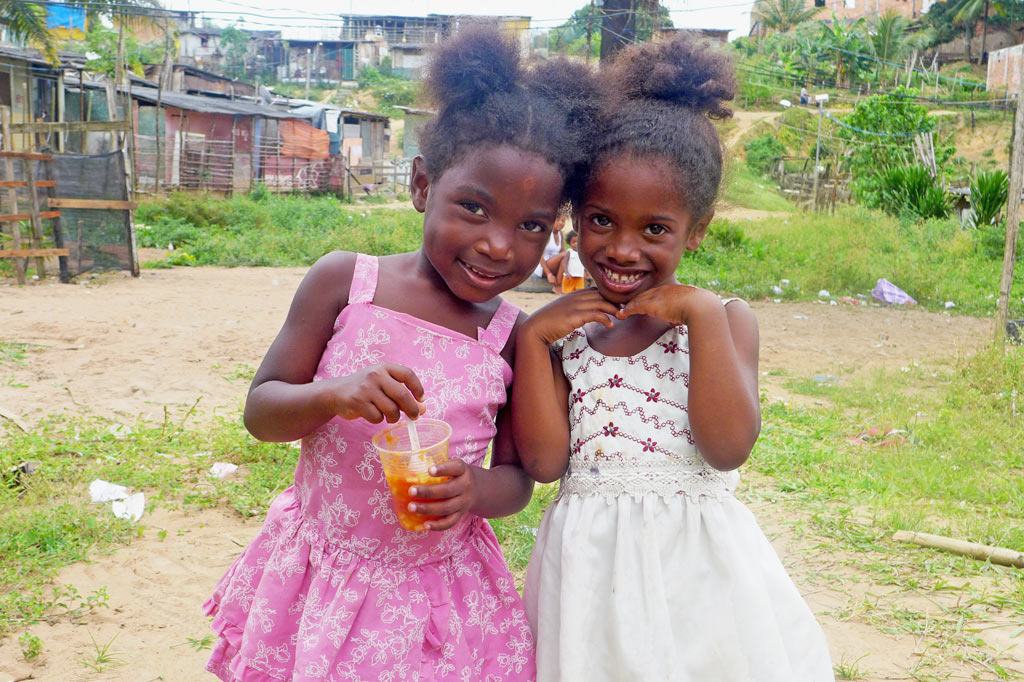 Nachbarschaftsinitiative: Andressa und ihre Freundin kennen kein anderes Zuhause als die Favela.