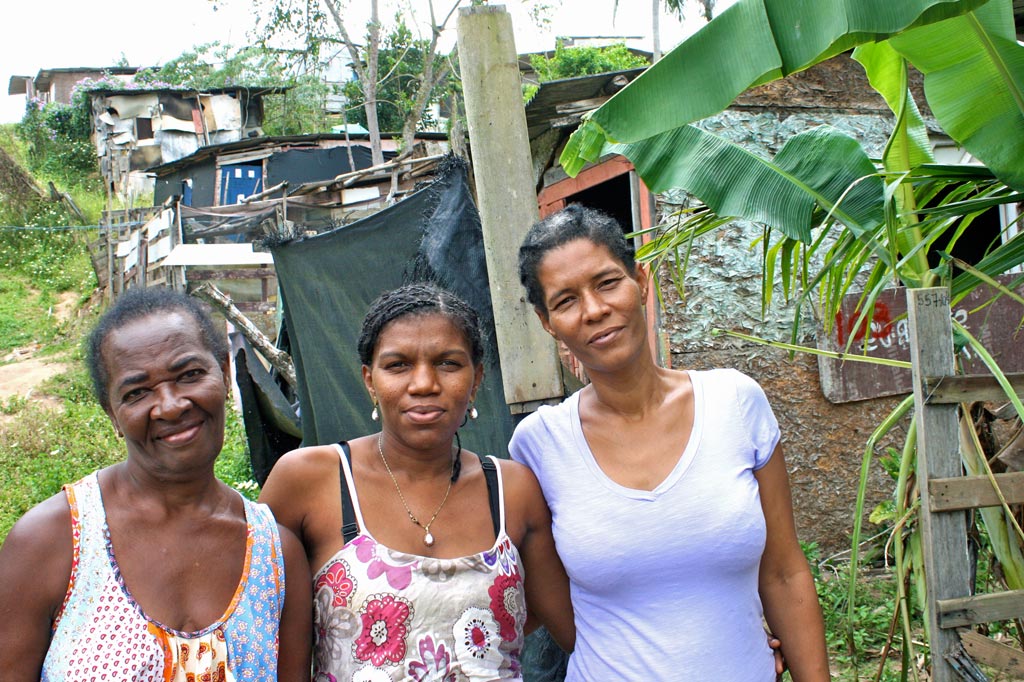 Nachbarschaftsinitiative: Rita und die anderen Frauen aus der Leitung der MST-Movimiento Sem Terra Gruppe (Foto: J. Schübelin)